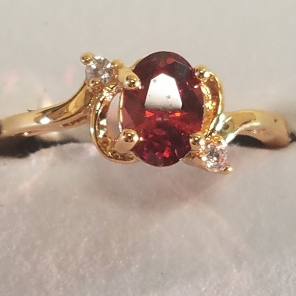 Jewelry - Women's ruby ring